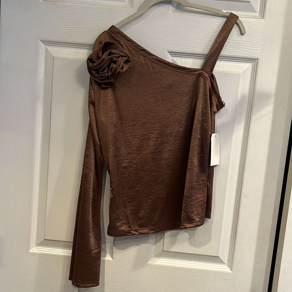 London Rose brand size M pullover 1-sleeve top - NWT